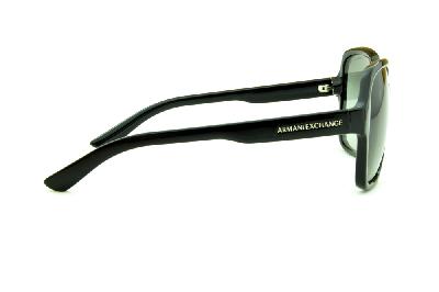 Óculos de Sol Armani Exchange AX 4029S preto com lente cinza degradê e emblema prata