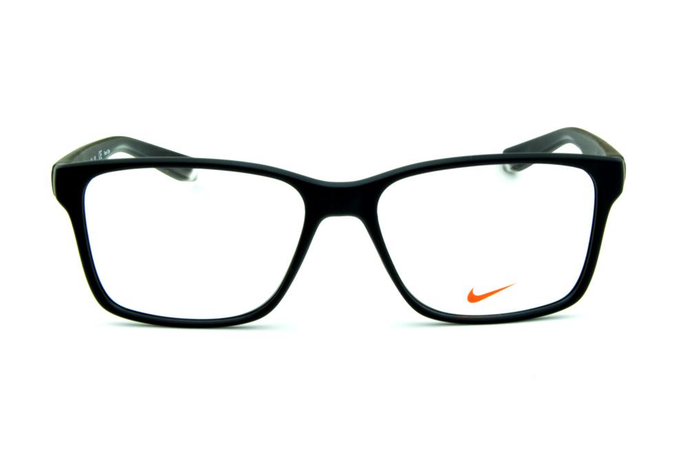 Óculos Nike 7091 Live Free Preto fosco com detalhe transparente nas hastes e logo de metal