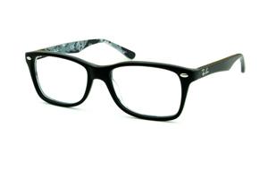 Óculos de grau Ray-Ban em acetato preto fosco com haste estampada cinza e preta