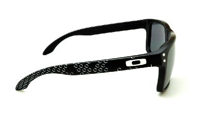 Óculos de sol Oakley OO 9102 Holbrook preto com haste bolha e detalhe branco
