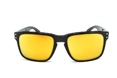 Óculos de sol Oakley OO 9102L Holbrook Shaun White preto e lente amarela
